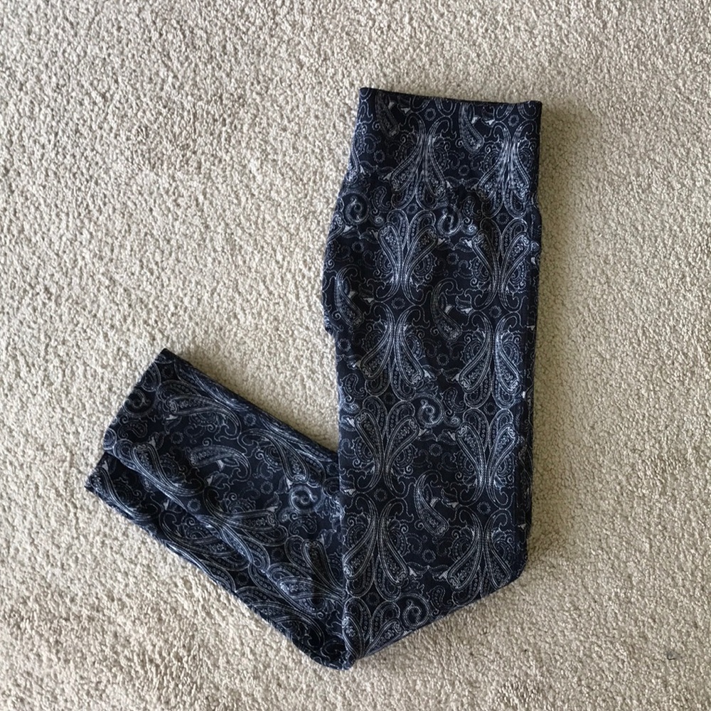 First Looks m/l black NWT bandana floral leggings